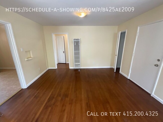 Building Photo - 962 Hall St