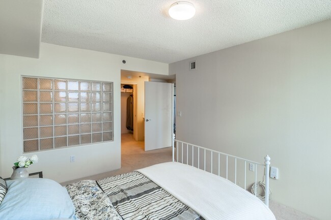Building Photo - PANORAMIC CITY & OCEAN VIEWS - ONE ARCHER ...