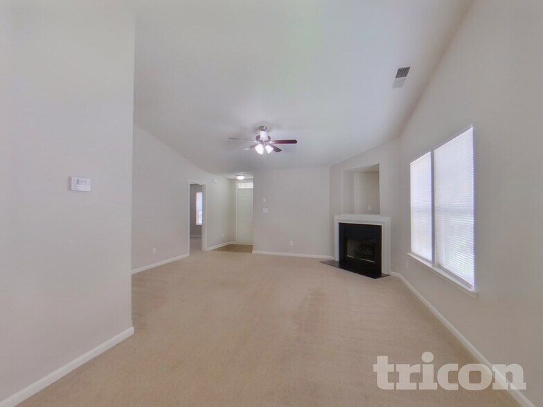 Building Photo - 3033 Salmon River Dr