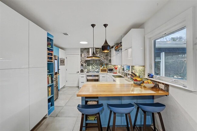 Building Photo - 5803 Shoal Creek Blvd