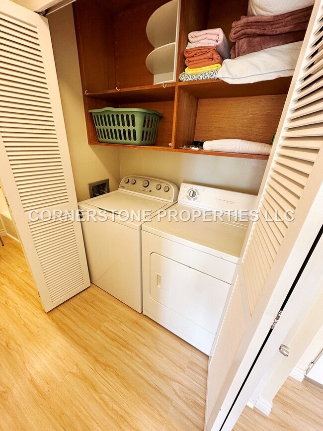 Building Photo - 710 Lunalilo St