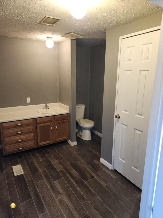 Building Photo - 150 Chips Ct