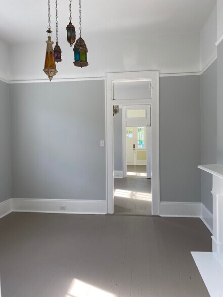 Building Photo - 2727 Onzaga St
