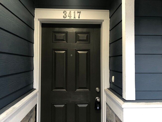 Building Photo - Riverfront Townhome with Tandem Garage & Fenced Yard