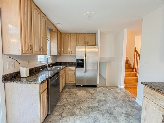 Building Photo - 4716 Thatcher Ave