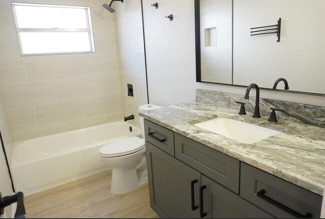 Building Photo - 7811 Bay Cedar Dr