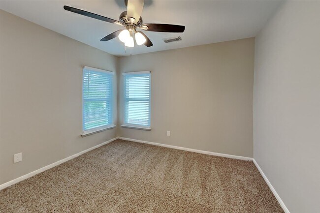 Building Photo - 18150 River Sage Dr