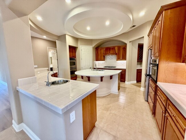 Building Photo - Executive Home available NOW