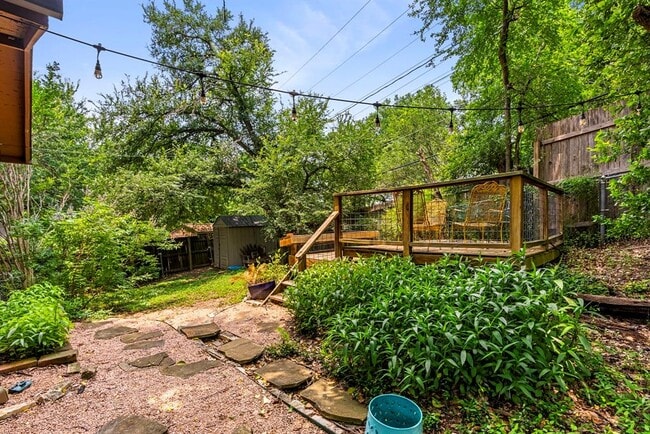 Building Photo - 2320 Montclaire St