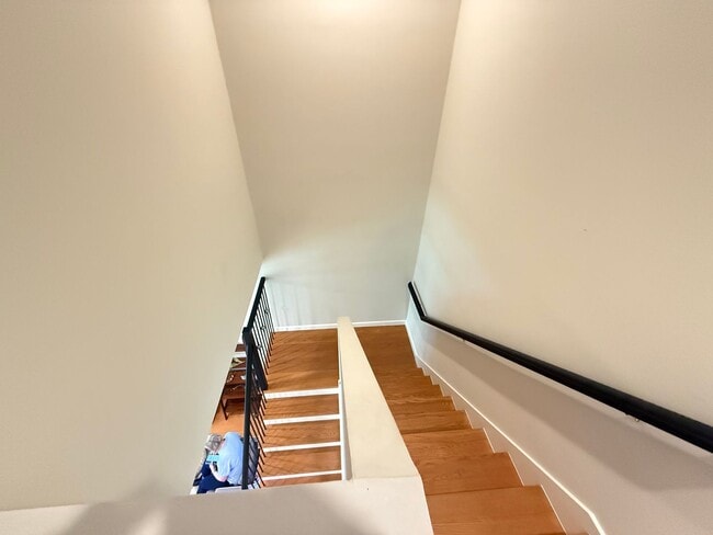 Building Photo - Two-story Upscale Townhouse located at Bel...