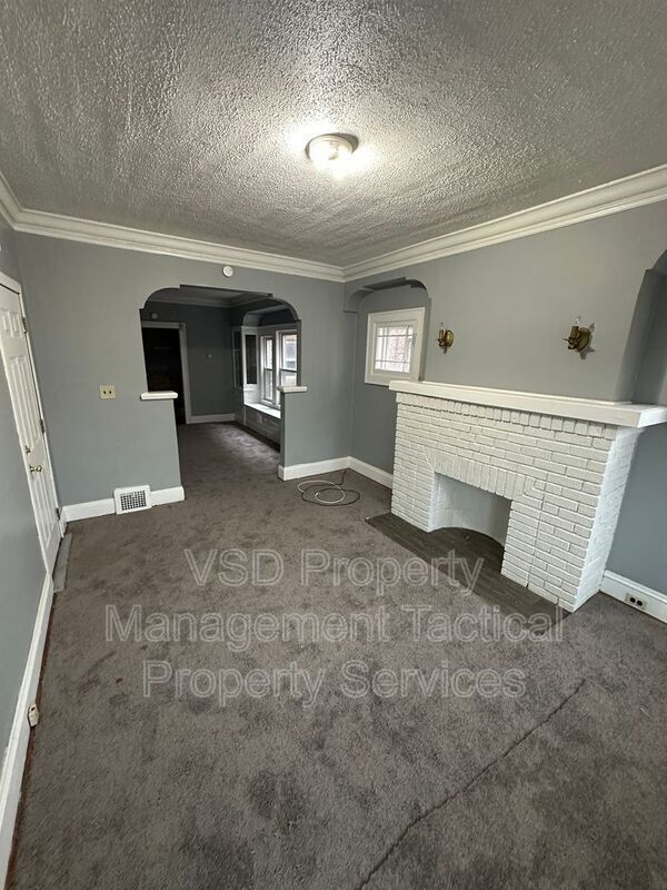 Building Photo - 3289 E 143rd St