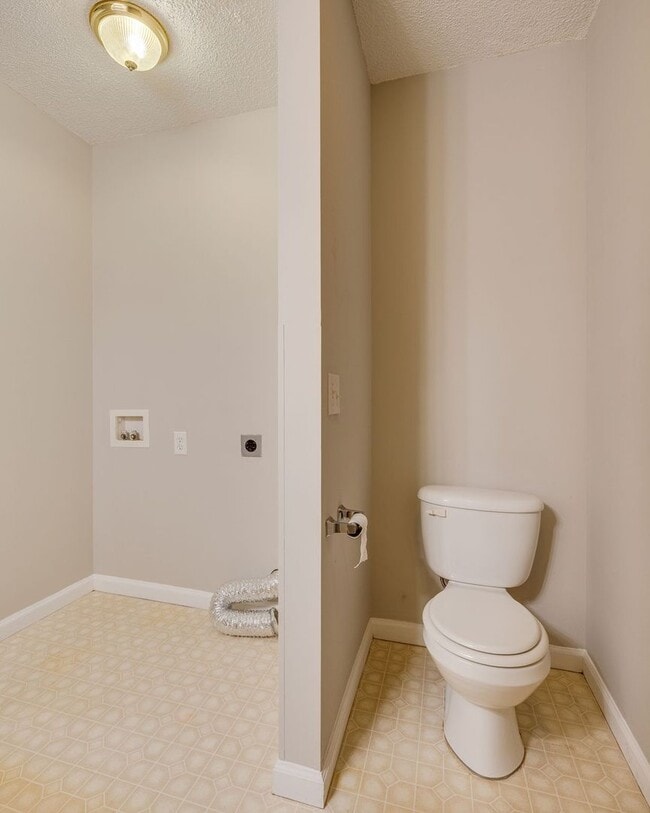 Building Photo - 3817 Rockford St