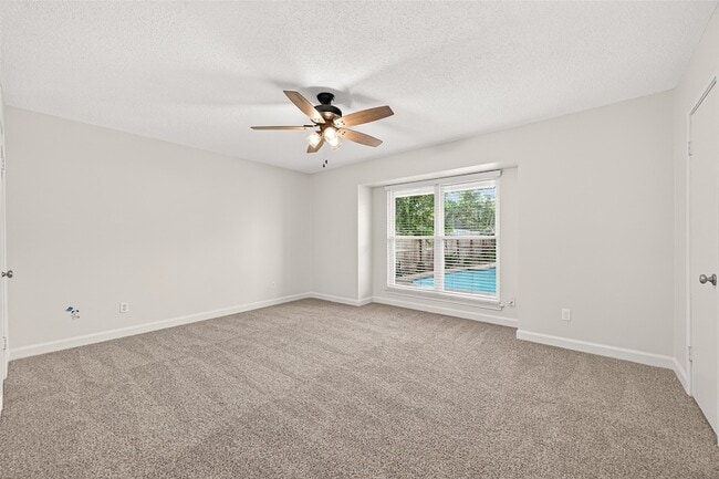 Building Photo - 10602 Longmont Dr