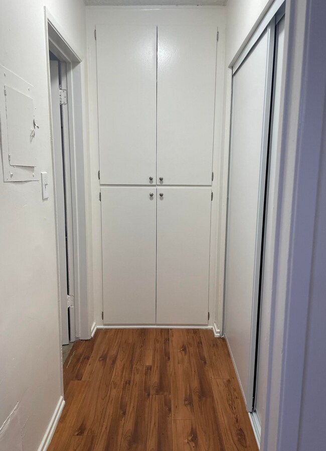 Building Photo - Cozy 1 bedroom unit located in Canoga Park with Laundry On-site and Community Pool!