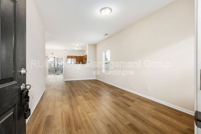 Building Photo - 1273 Grove Dr