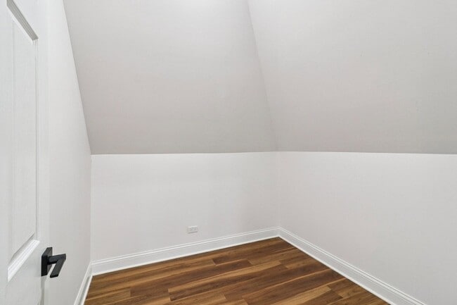 Building Photo - 23460 W N Lakewood Ln