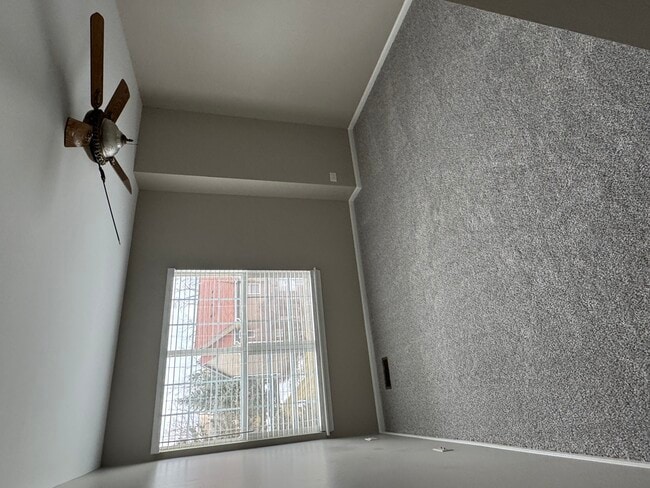 Building Photo - 689 E Whispering Oaks Ct