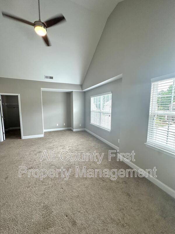Building Photo - 553 Sprayberry Dr