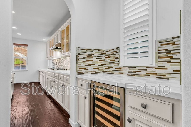 Building Photo - 3223 Carpenter Way