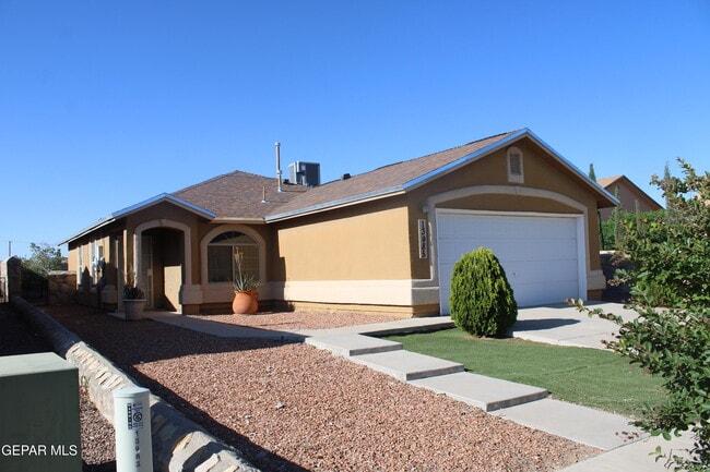 Building Photo - 13985 Sandy Rock Dr