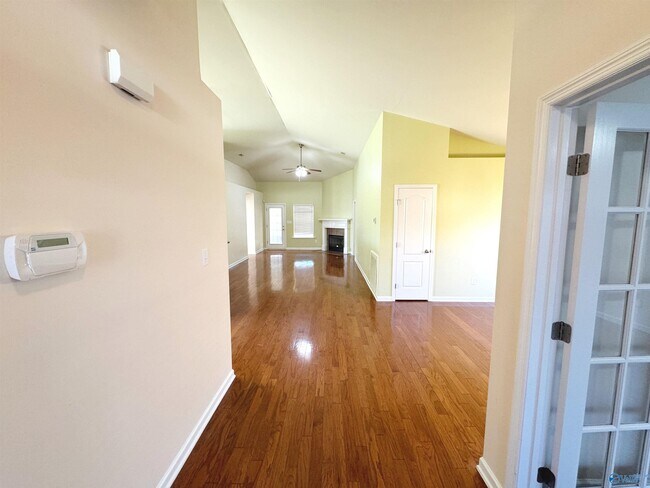 Building Photo - 101 Forest Glade Dr