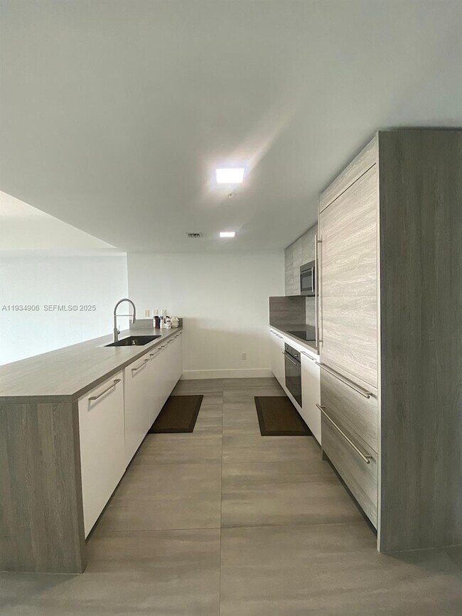 Building Photo - 400 Sunny Isles Blvd