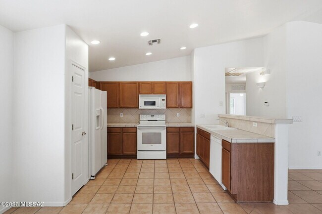 Building Photo - 8435 E Bowline Rd