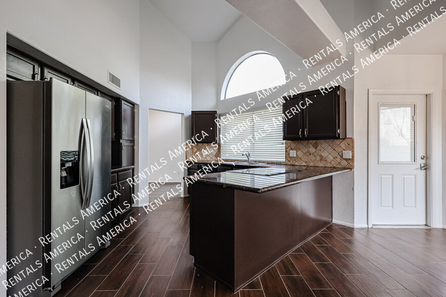 Building Photo - 967 E Rockwell Dr