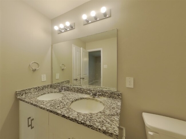 Building Photo - 15791 Del Norte Dr