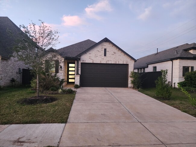 Primary Photo - 126 Nightshade St