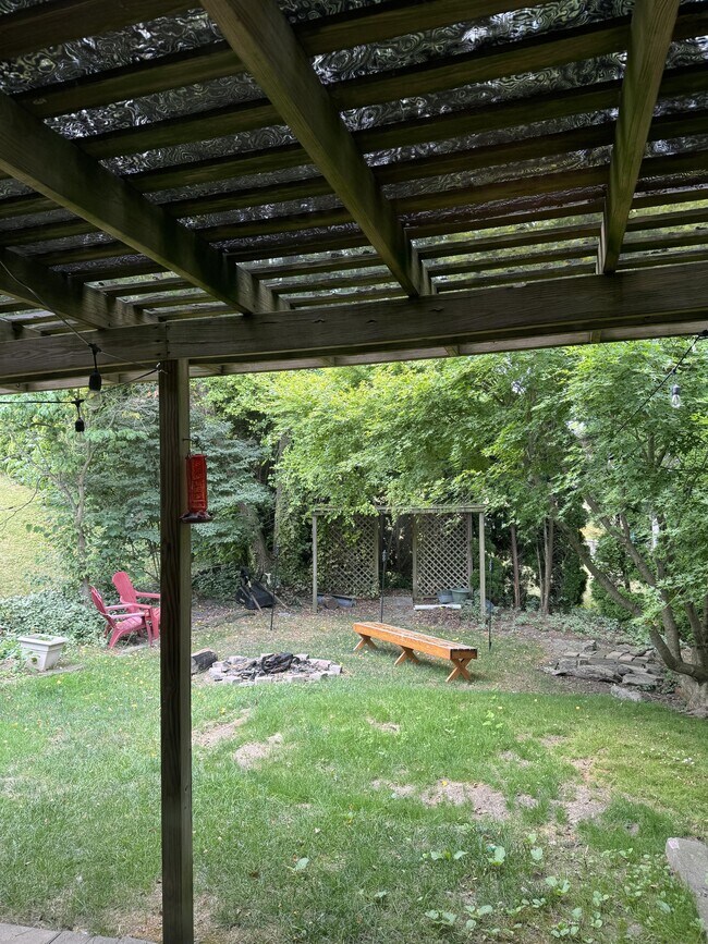 Building Photo - 3 Amber Ct