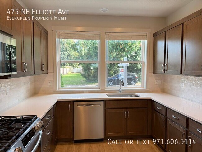 Building Photo - 475 NE Elliott Ave