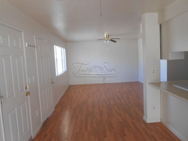 Building Photo - North Redding Home with 2 Car Garage