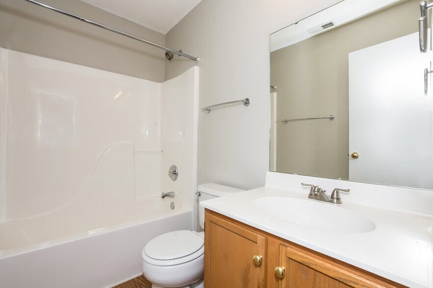 Building Photo - 925 Treasure Pl SW