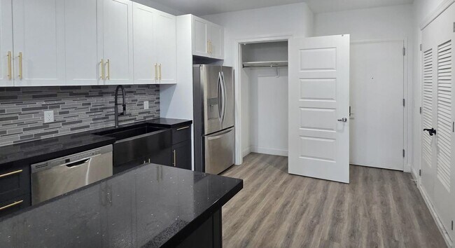 Building Photo - 211 Baldwin Ave