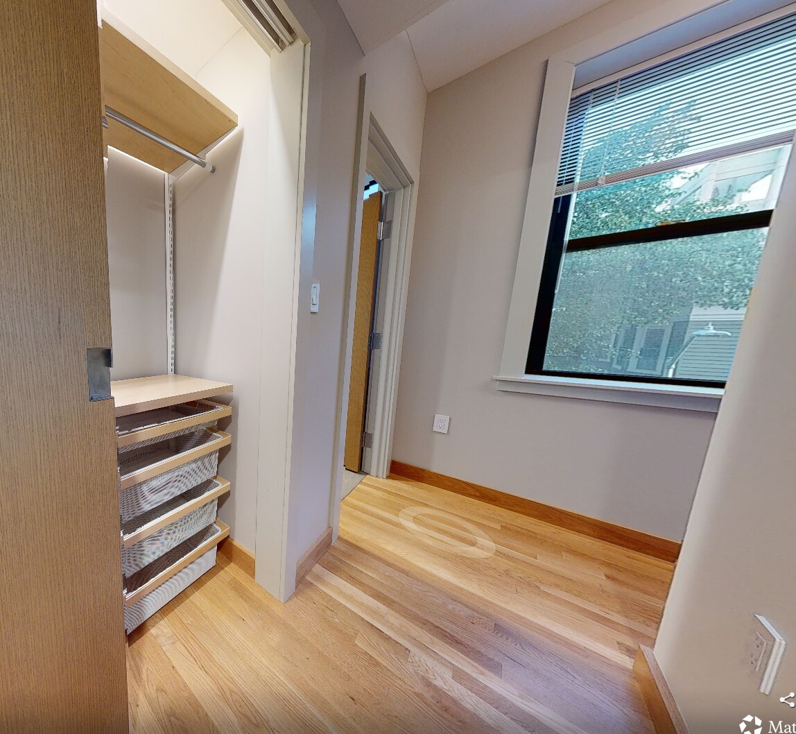 Building Photo - 114 Mount Auburn St