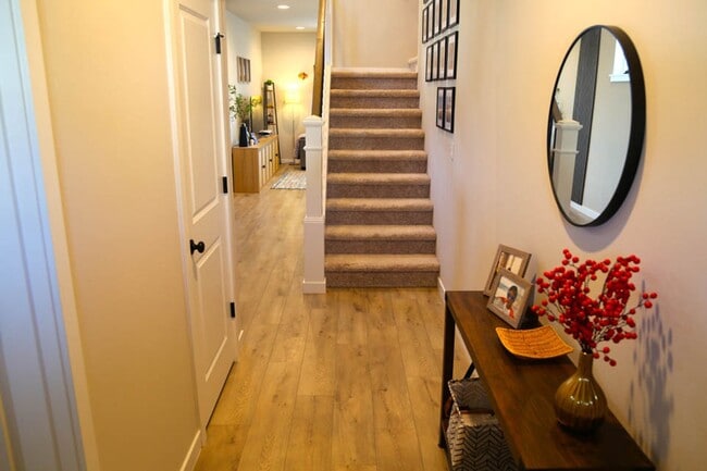 Building Photo - Short Term Leases! Furnished, Low Maintenance, Sweeping Views