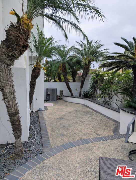 Building Photo - 2730 Point Del Mar