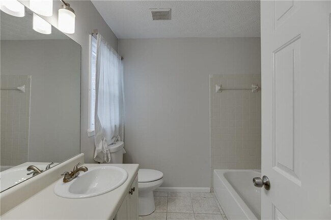 Building Photo - 3519 Nutmeg Dr
