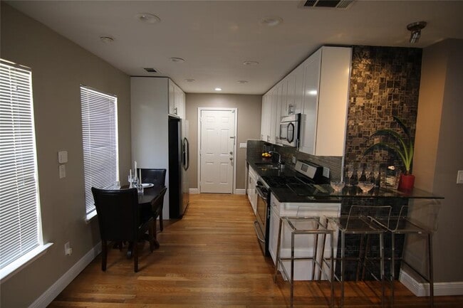 Building Photo - 4606 Wally Ave