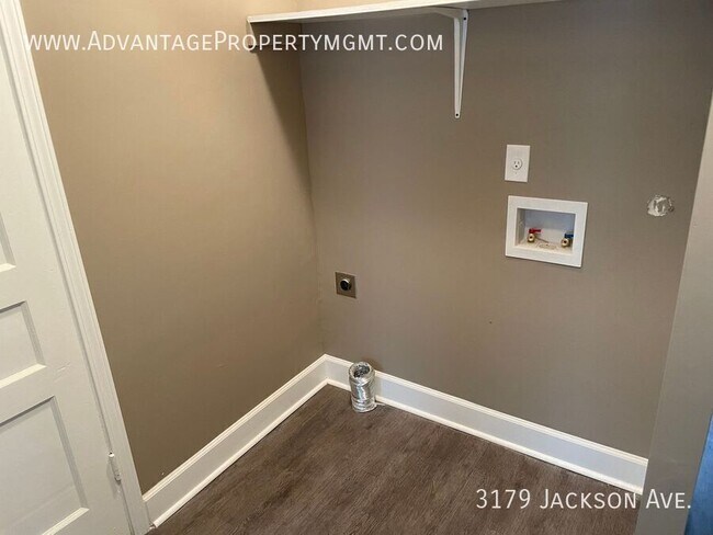 Building Photo - 3179 Jackson Ave