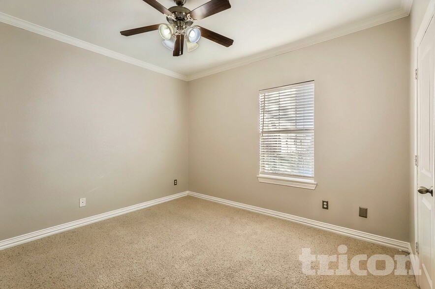 Building Photo - 2240 27th Ave Ct