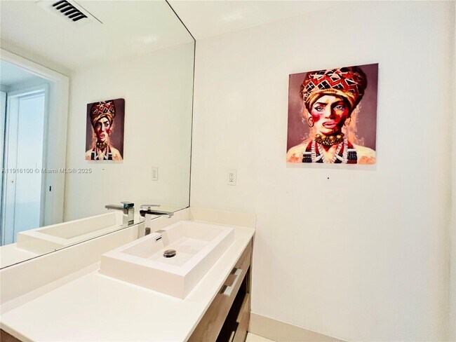 Building Photo - 1300 S Miami Ave