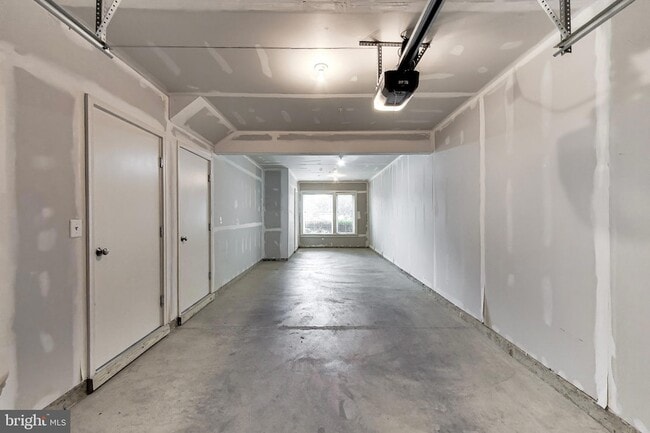 Building Photo - 16616 Crabbs Branch Way