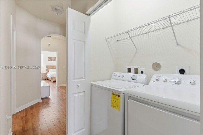 Building Photo - 165 Emerald Creek Terrace