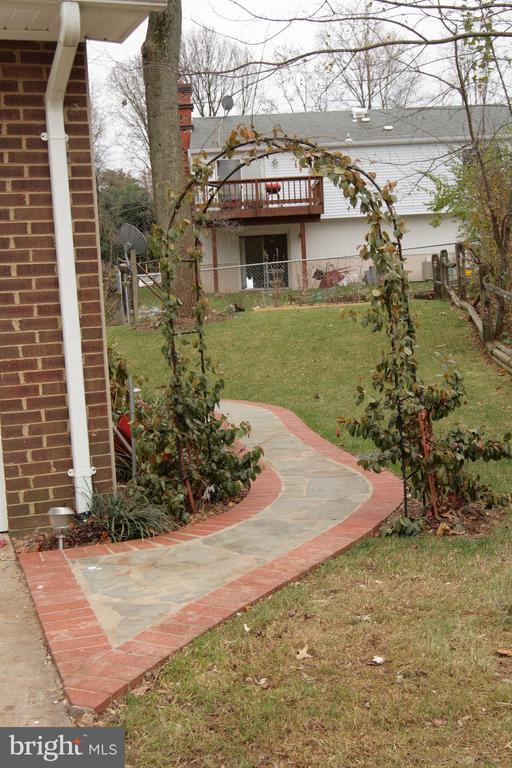 Building Photo - 3317 Pathway Ct