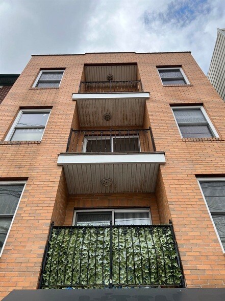 Building Photo - 355 West Side Ave