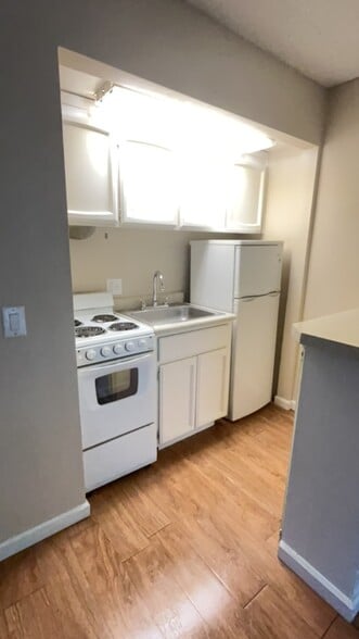 Building Photo - Garden West One Apartments