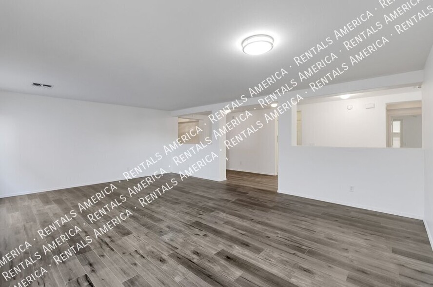 Building Photo - 8476 E Hodgman Pl