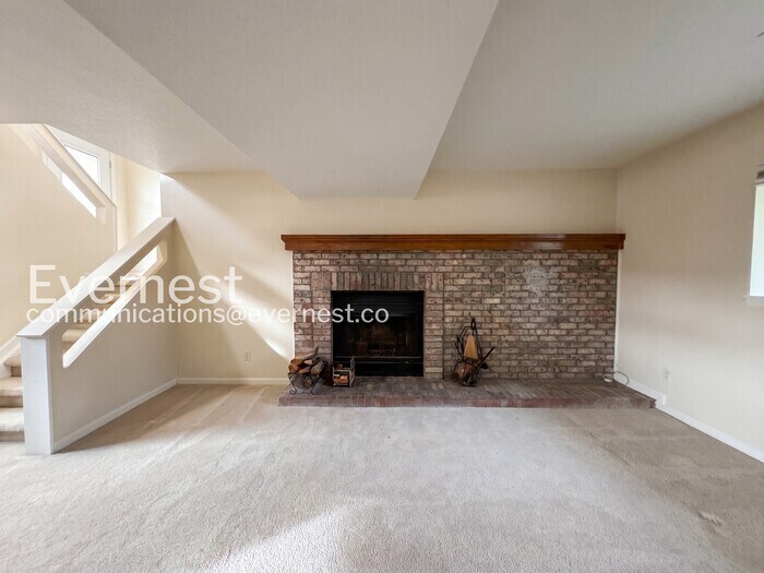 Building Photo - 9225 Clermont Dr